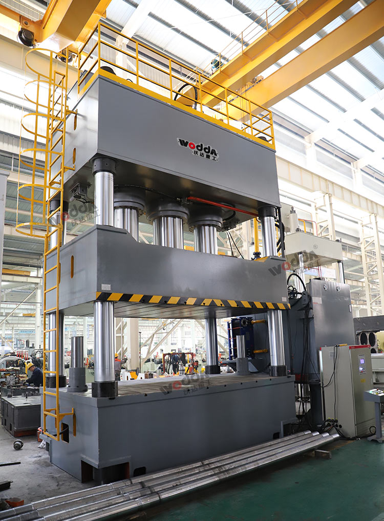 2000噸復(fù)合材料成型液壓機(jī) 2000噸復(fù)合材料成型液壓機(jī)