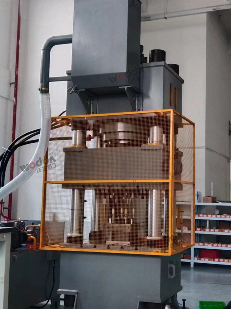 630噸四柱液壓機安裝完成 630噸四柱液壓機安裝完成