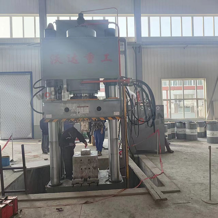 匣缽液壓機安裝現(xiàn)場 匣缽液壓機安裝現(xiàn)場