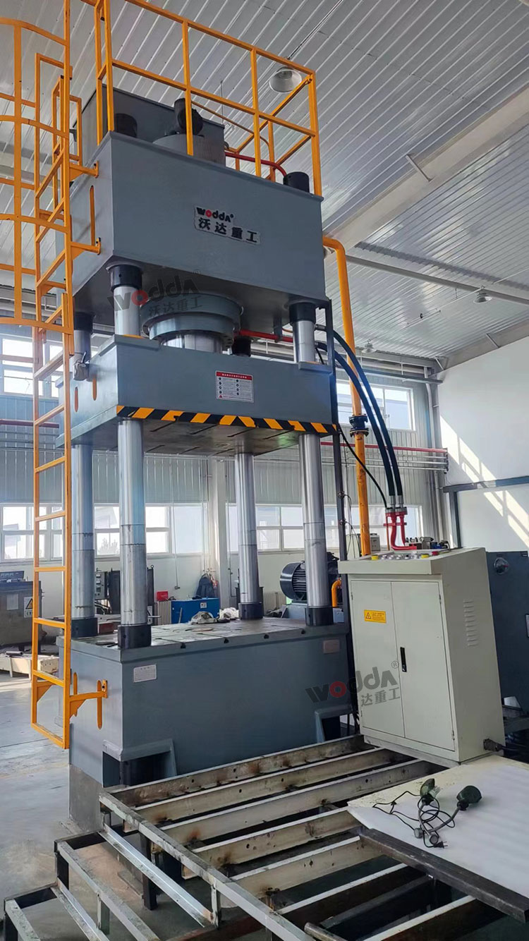 500噸三梁四柱液壓機客戶現(xiàn)場 500噸三梁四柱液壓機客戶現(xiàn)場