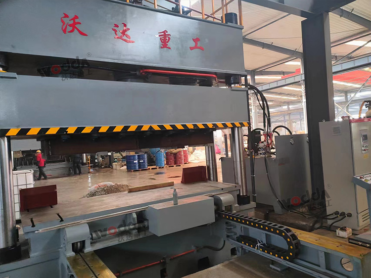 1200噸四柱液壓機現(xiàn)場調試 1200噸四柱液壓機現(xiàn)場調試