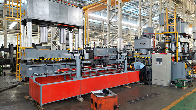 500噸錨桿托盤液壓機(jī)車間實(shí)拍 500噸錨桿托盤液壓機(jī)車間實(shí)拍