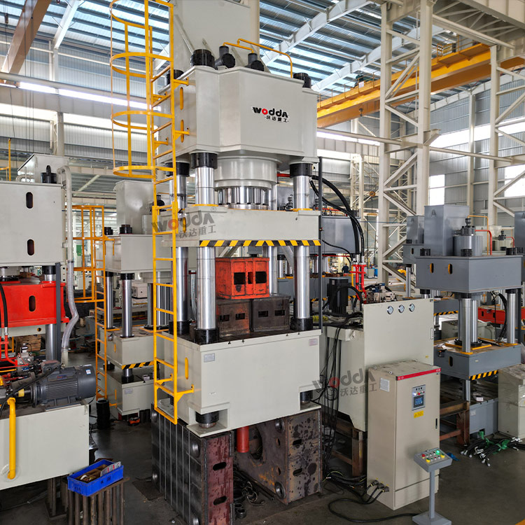 1000噸陶瓷粉末成型液壓機(jī) 1000噸陶瓷粉末成型液壓機(jī)