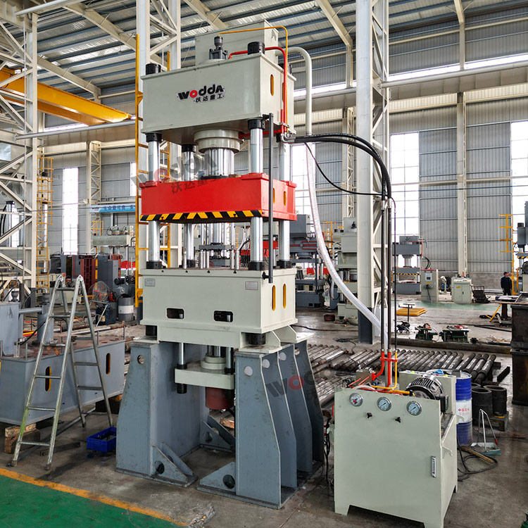 315噸四柱拉伸液壓機車間實物圖 315噸四柱拉伸液壓機車間實物圖