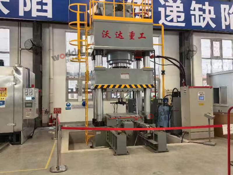 1000噸三梁四柱液壓機(jī)帶移動工作臺 1000噸三梁四柱液壓機(jī)帶移動工作臺