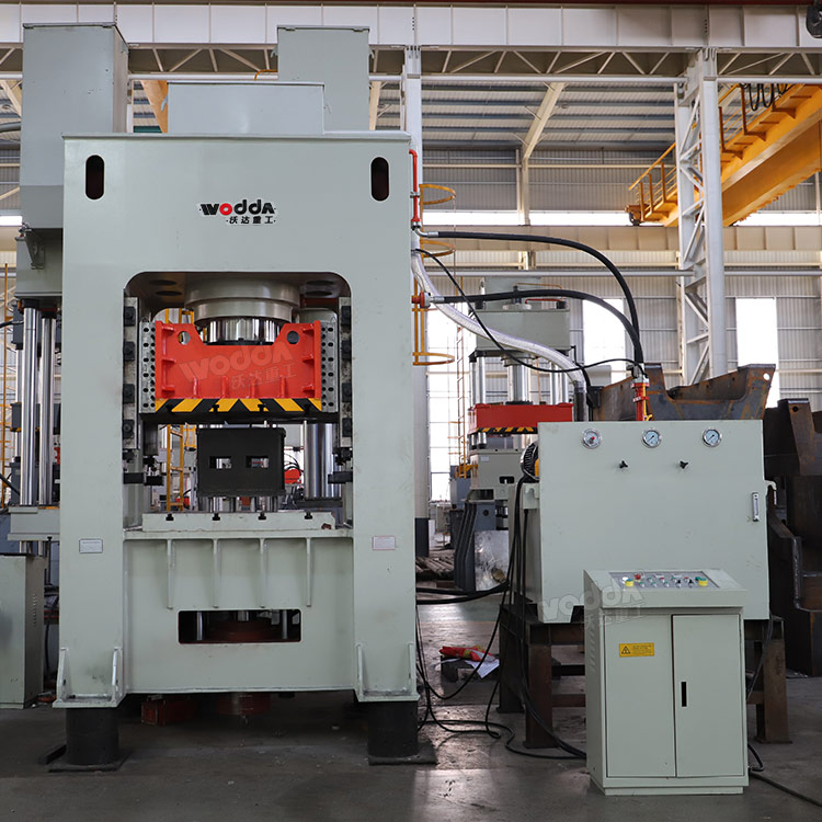 500噸框架式液壓機(jī) 500噸框架式液壓機(jī)