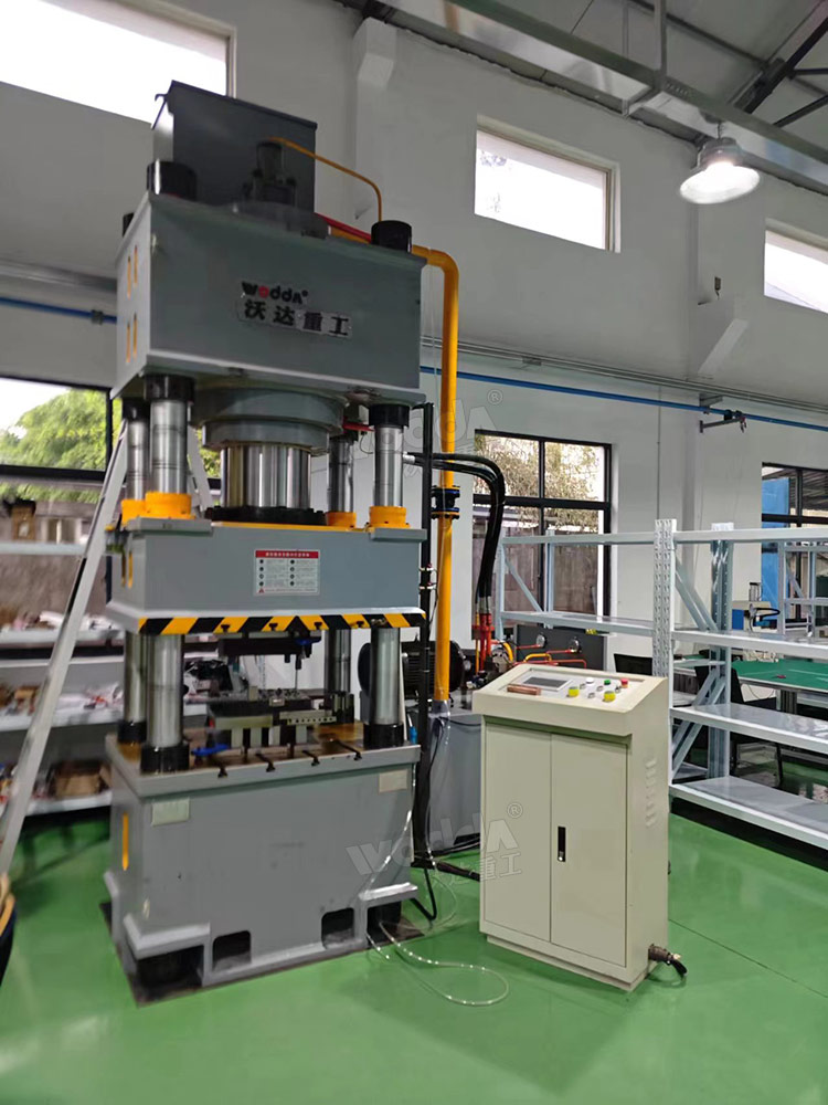 400噸金屬成型四柱液壓機(jī) 400噸金屬成型四柱液壓機(jī)