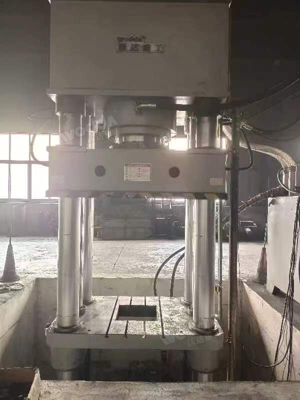 800噸匣缽液壓機(jī)客戶車間安裝完成 800噸匣缽液壓機(jī)客戶車間安裝完成