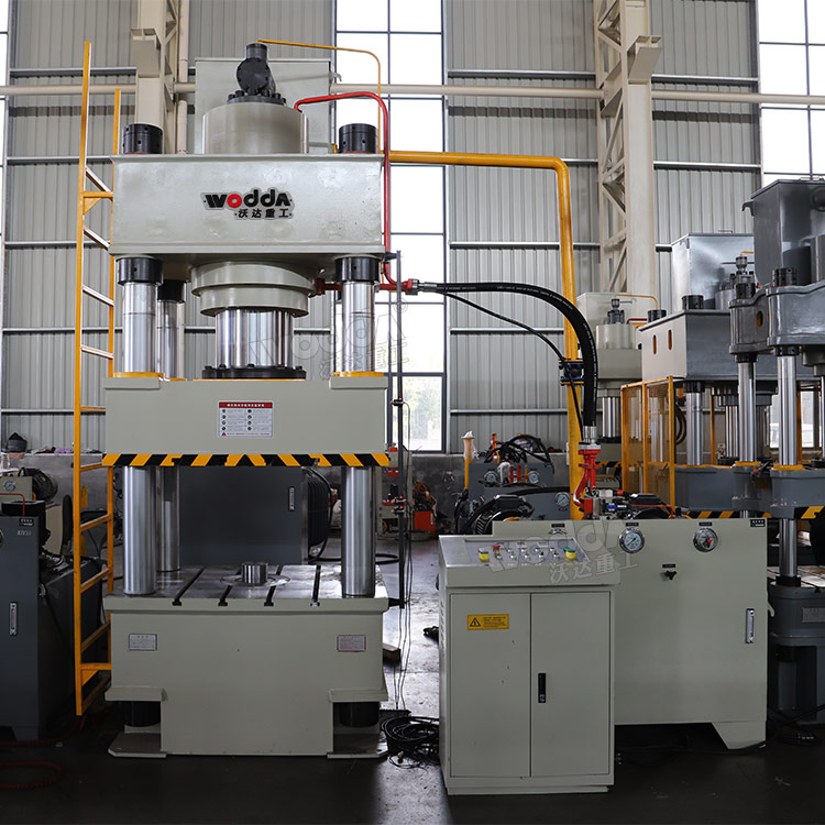 500噸三梁四柱液壓機(jī) 500噸三梁四柱液壓機(jī)