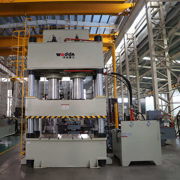 1000噸三梁四柱液壓機(jī) 1000噸三梁四柱液壓機(jī)