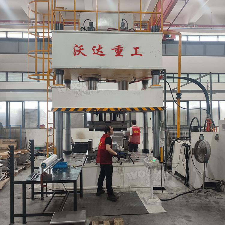 500噸不銹鋼水槽拉伸液壓機(jī)試機(jī) 500噸不銹鋼水槽拉伸液壓機(jī)試機(jī)