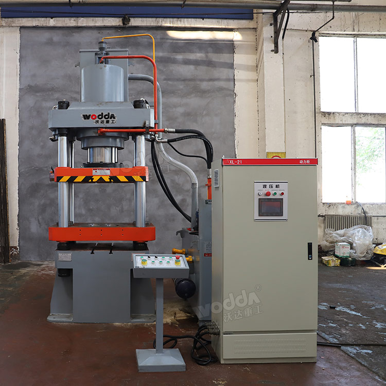 315噸四梁四柱液壓機(jī) 315噸四梁四柱液壓機(jī)