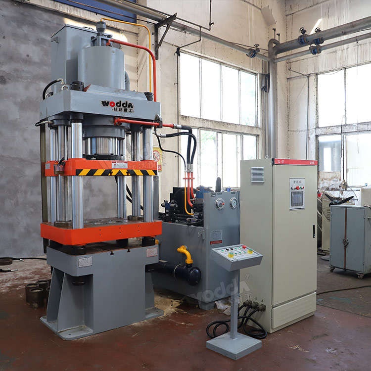 315噸四梁四柱油壓機(jī) 315噸四梁四柱油壓機(jī)