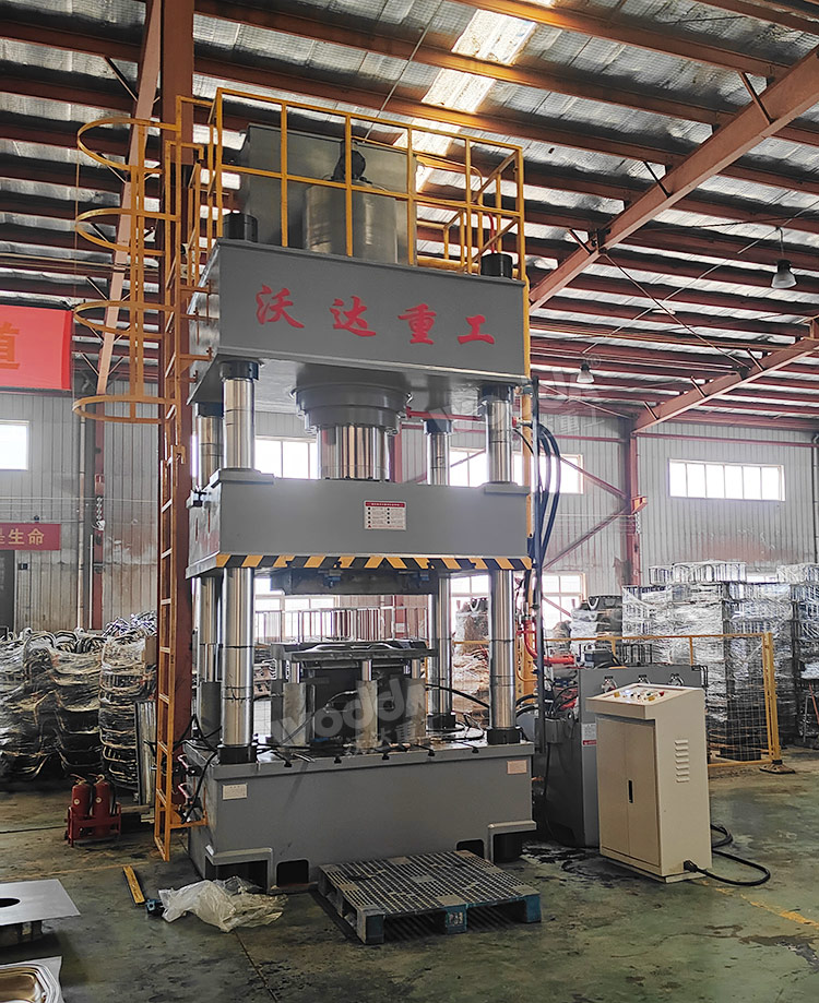 630噸四柱拉伸機(jī) 630噸四柱拉伸機(jī)