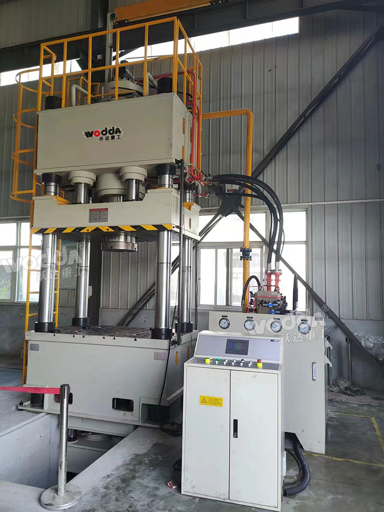 500噸封頭液壓機現(xiàn)場調(diào)試 500噸封頭液壓機現(xiàn)場調(diào)試