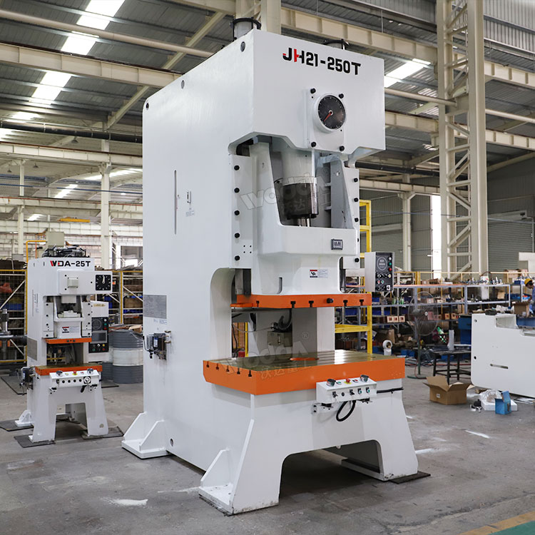 250噸氣動沖床車間實物 250噸氣動沖床車間實物