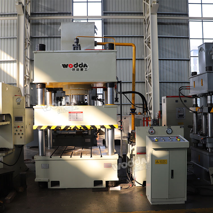 315噸四柱液壓機(jī).jpg 315噸四柱液壓機(jī).jpg