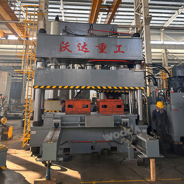 630噸三梁四柱液壓機(jī) 630噸三梁四柱液壓機(jī)