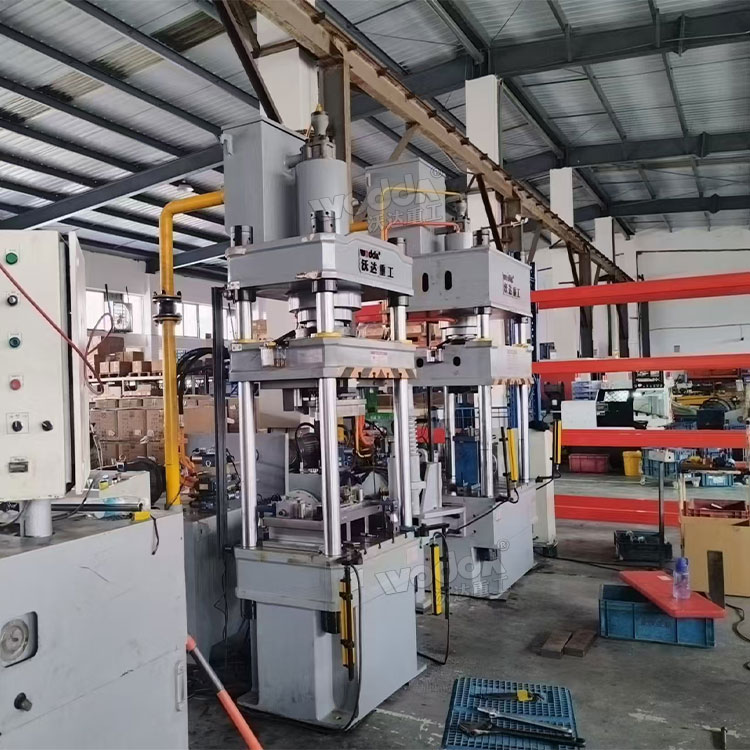 100噸三梁四柱液壓機(jī)按需定制 100噸三梁四柱液壓機(jī)按需定制