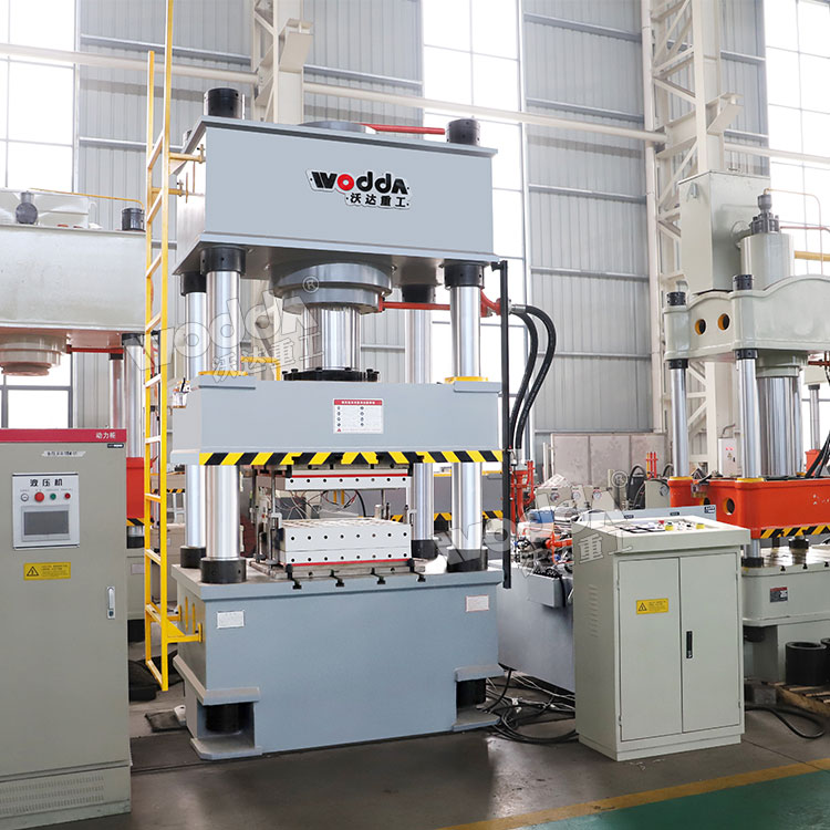 630噸熱壓成型液壓機(jī) 630噸熱壓成型液壓機(jī)