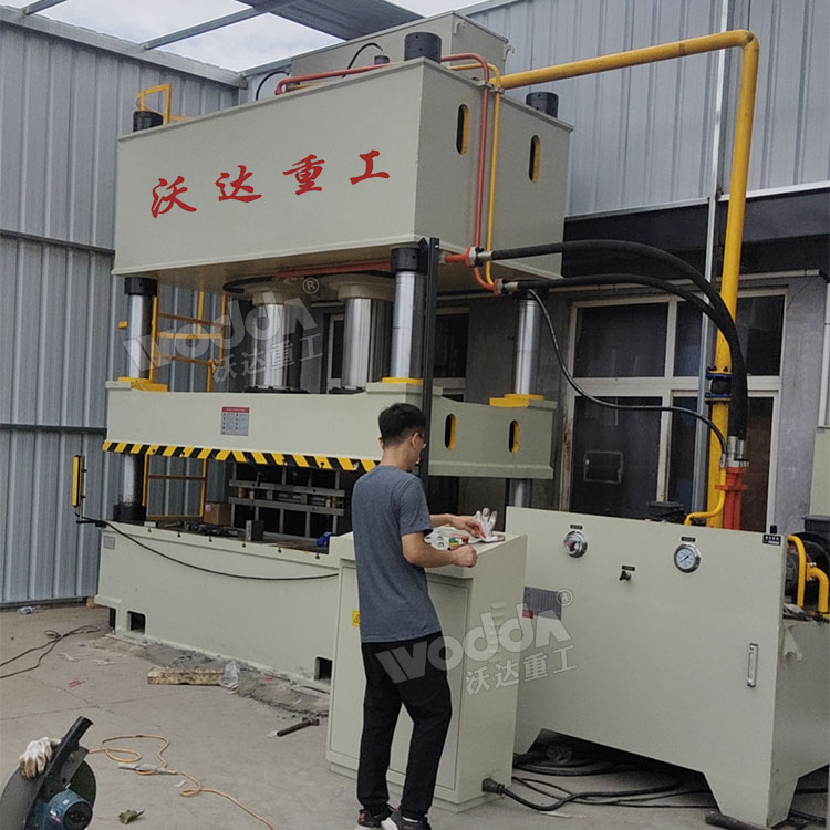 500噸四柱液壓機客戶現(xiàn)場試機 500噸四柱液壓機客戶現(xiàn)場試機