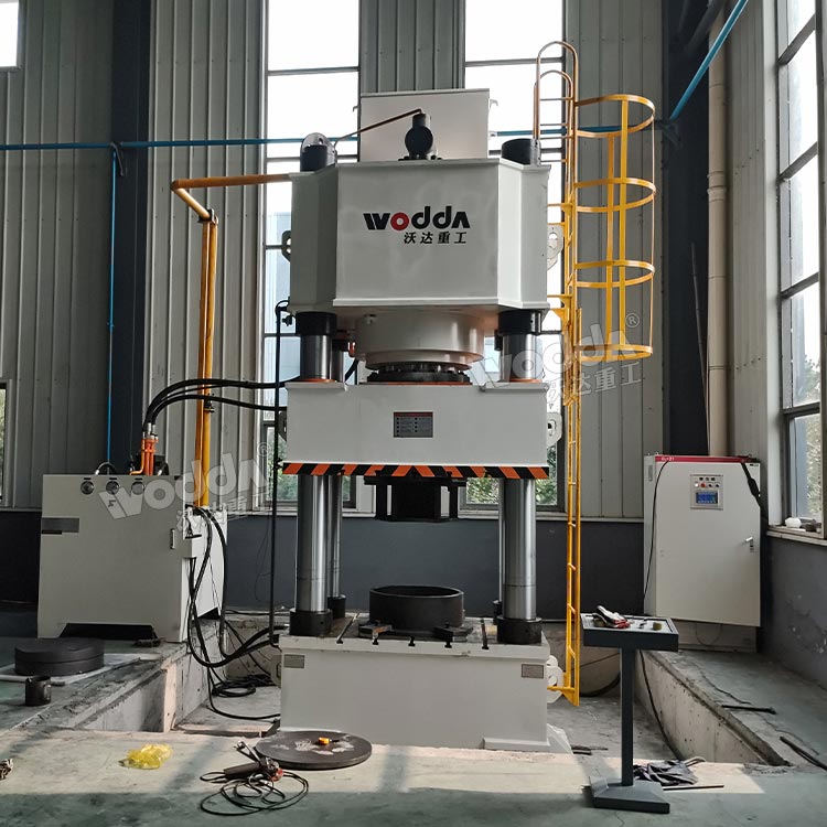 1000噸三梁四柱液壓機(jī) 1000噸三梁四柱液壓機(jī)