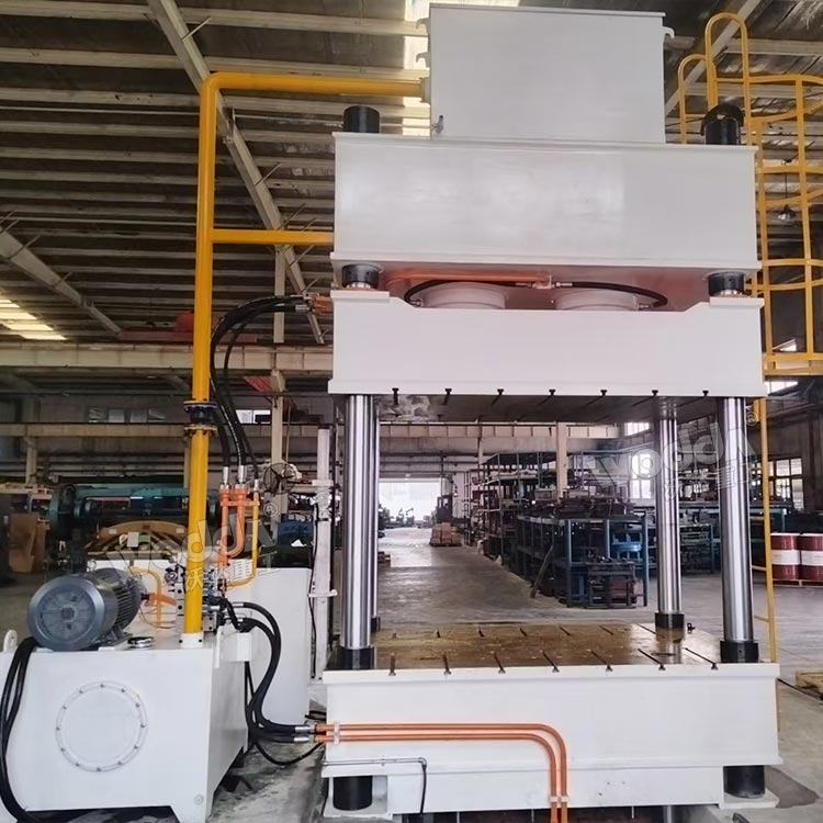 500噸三梁四柱液壓機(jī) 500噸三梁四柱液壓機(jī)