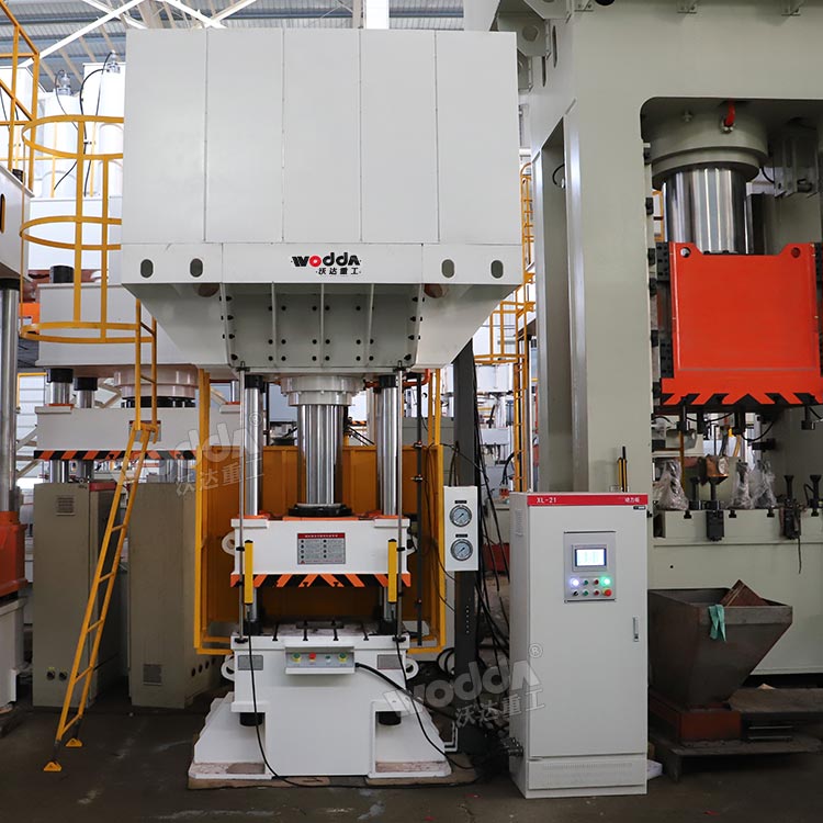 200噸四柱液壓機(jī) 200噸四柱液壓機(jī)