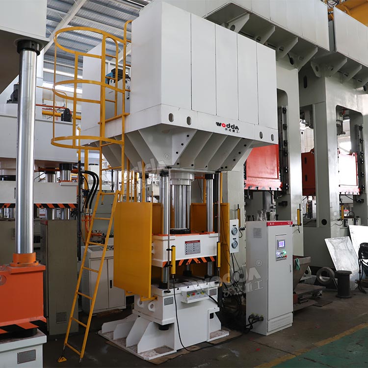 200噸三梁四柱液壓機(jī) 200噸三梁四柱液壓機(jī)