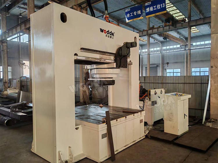 630噸龍門框式壓力機(jī) 630噸龍門框式壓力機(jī)