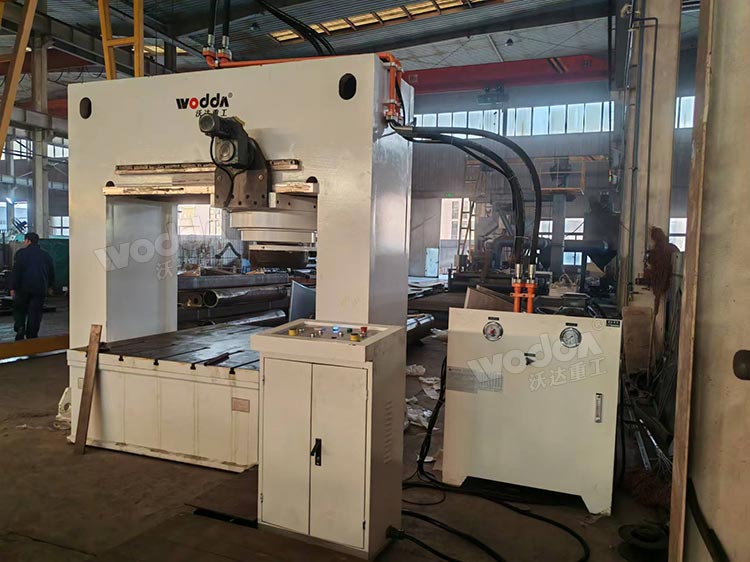 630噸移動(dòng)龍門液壓機(jī) 630噸移動(dòng)龍門液壓機(jī)