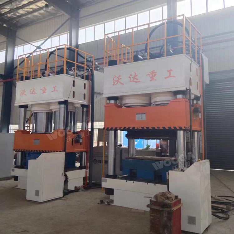 木屑托盤成型液壓機(jī)現(xiàn)場 木屑托盤成型液壓機(jī)現(xiàn)場