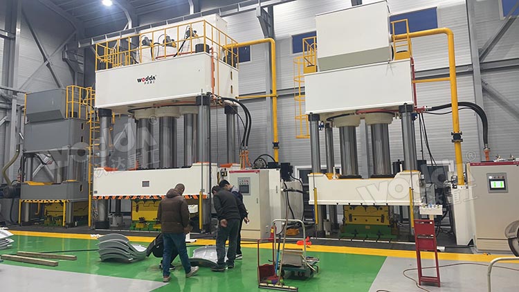 3臺(tái)玻璃鋼冷卻塔風(fēng)筒成型液壓機(jī)現(xiàn)場(chǎng) 3臺(tái)玻璃鋼冷卻塔風(fēng)筒成型液壓機(jī)現(xiàn)場(chǎng)