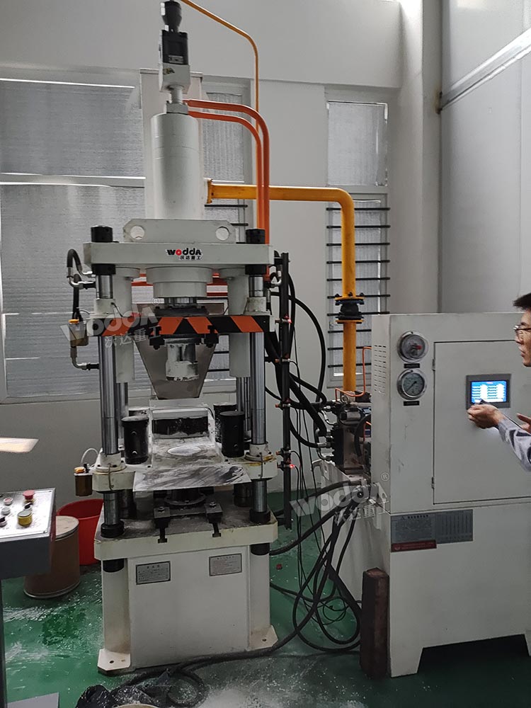 60噸粉末成型液壓機(jī)客戶現(xiàn)場 60噸粉末成型液壓機(jī)客戶現(xiàn)場