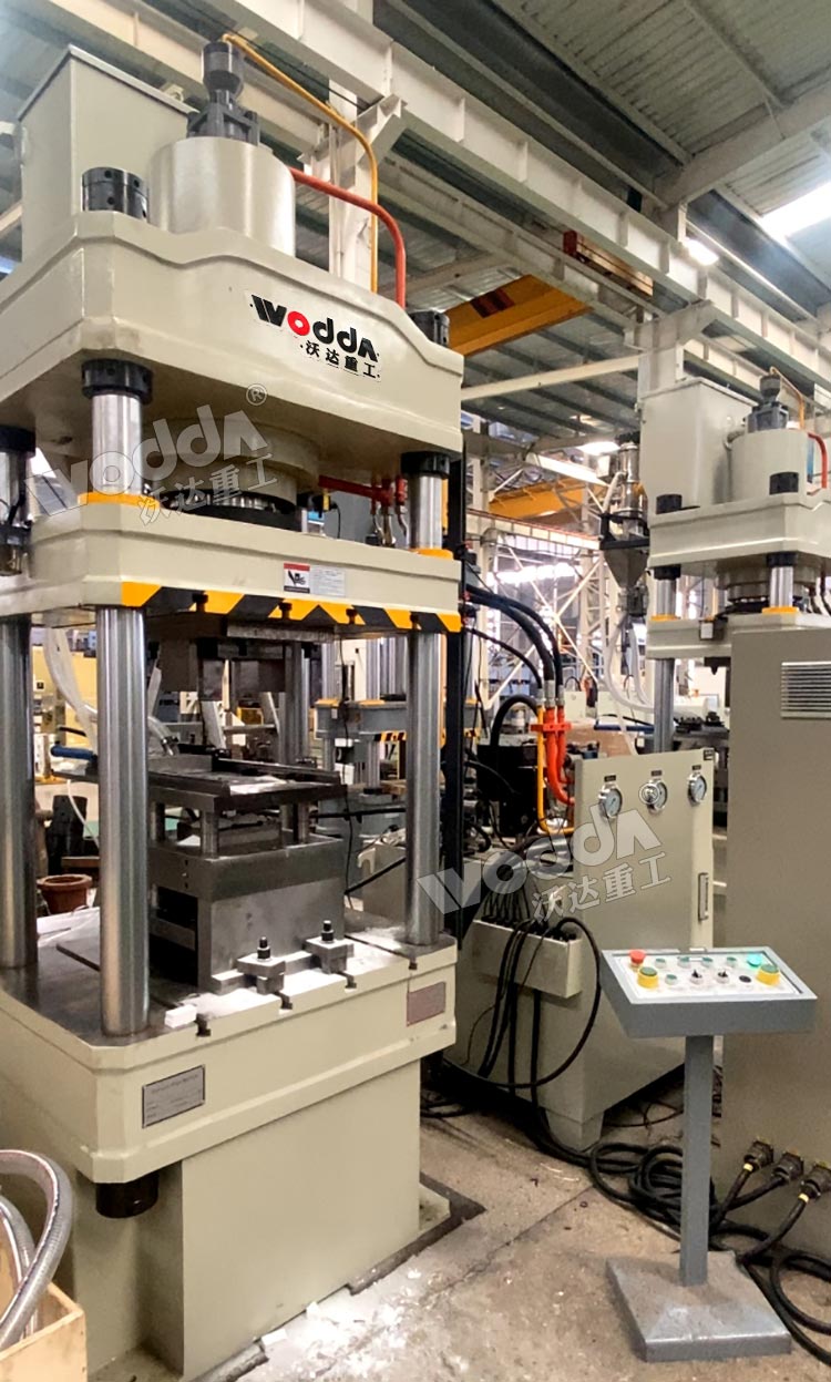 200噸陶瓷防彈片成型液壓機(jī) 200噸陶瓷防彈片成型液壓機(jī)