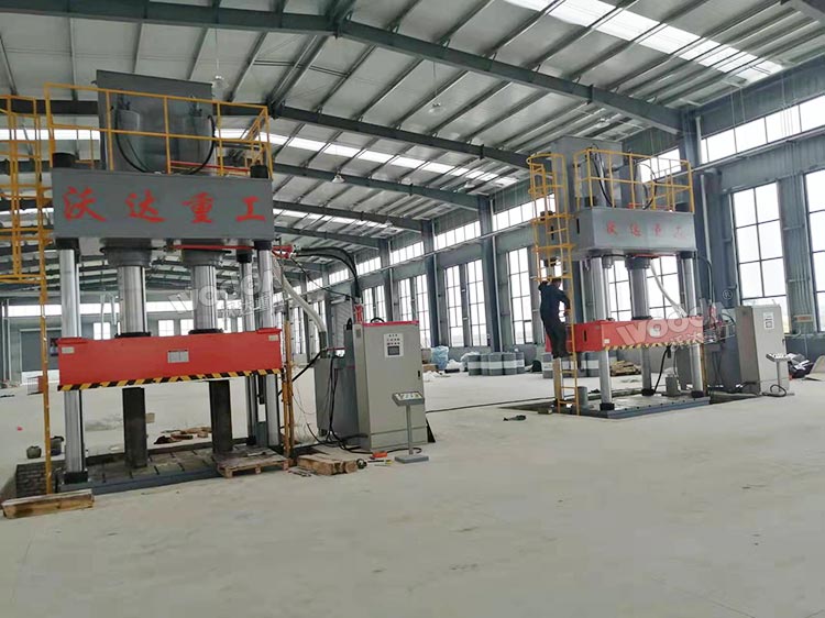 800噸三梁四柱液壓機(jī)客戶(hù)現(xiàn)場(chǎng) 800噸三梁四柱液壓機(jī)客戶(hù)現(xiàn)場(chǎng)