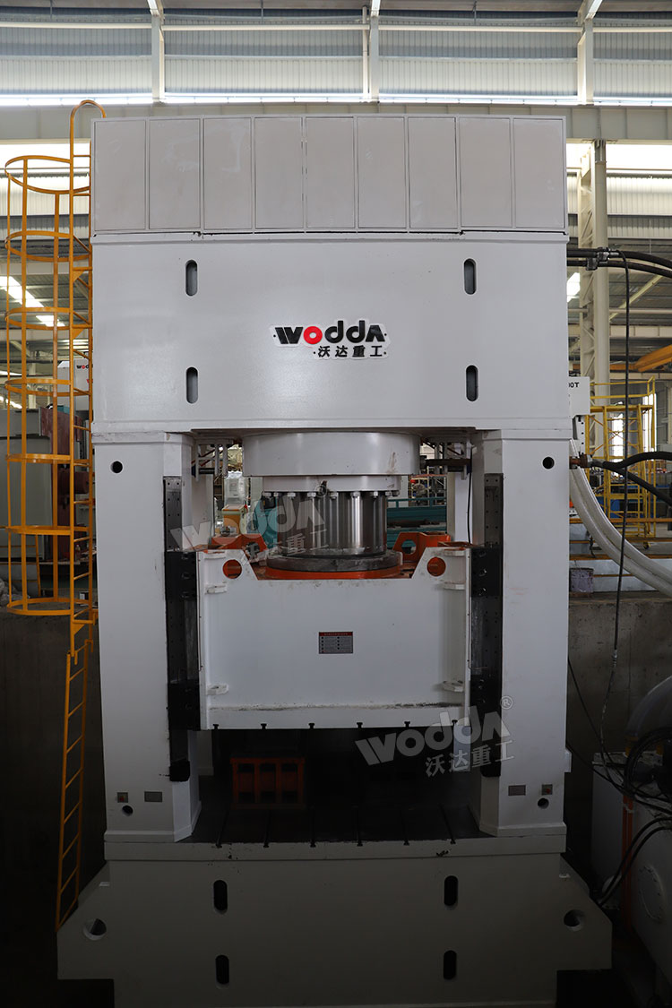 2500噸框架式液壓機(jī) 2500噸框架式液壓機(jī)