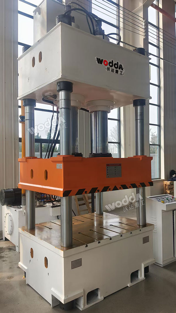 315噸汽車配件成型液壓機(jī)現(xiàn)場(chǎng) 315噸汽車配件成型液壓機(jī)現(xiàn)場(chǎng)