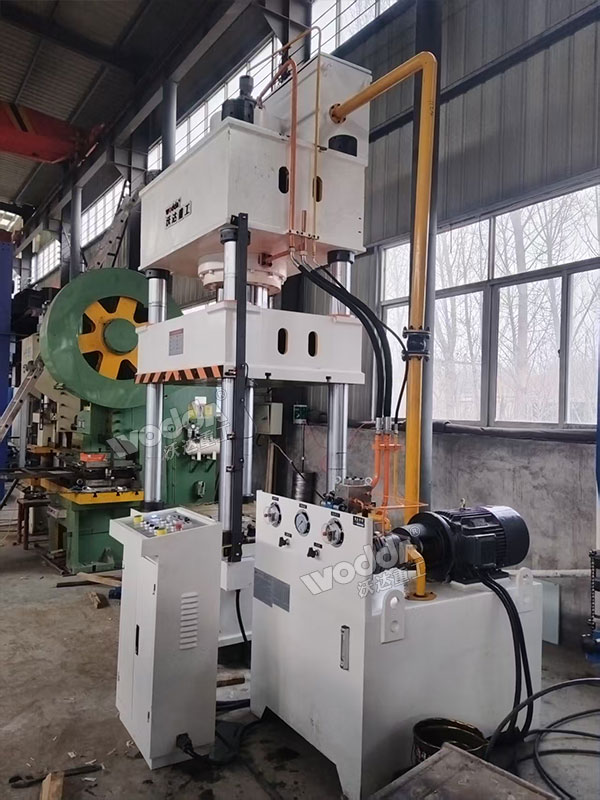 400噸不銹鋼水箱板液壓機安全完成 400噸不銹鋼水箱板液壓機安全完成