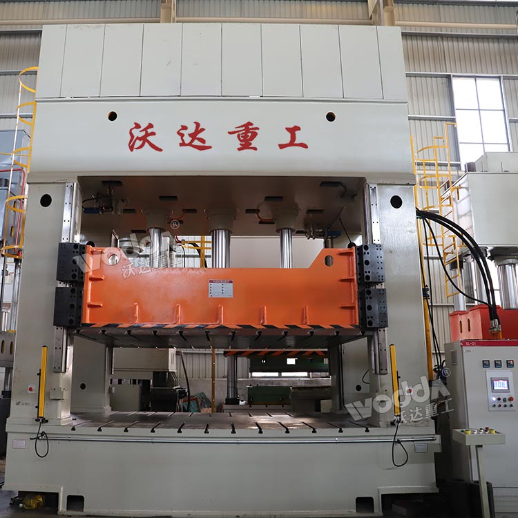 350噸框架式液壓機(jī).jpg 350噸框架式液壓機(jī).jpg