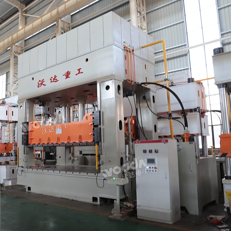 350噸汽車內(nèi)飾件成型液壓機(jī) 350噸汽車內(nèi)飾件成型液壓機(jī)