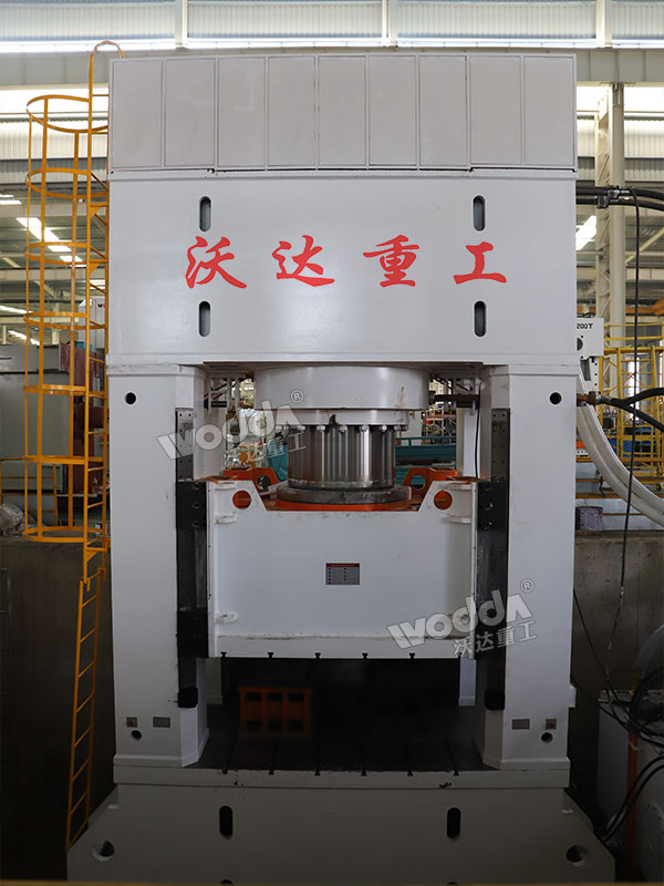 2500噸熱鍛液壓機(jī) 2500噸熱鍛液壓機(jī)