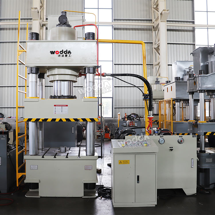 500噸四柱液壓機(jī) 500噸四柱液壓機(jī)