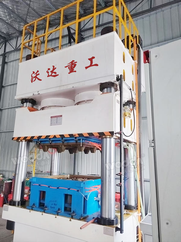 1600噸塑料托盤(pán)液壓機(jī) 1600噸塑料托盤(pán)液壓機(jī)