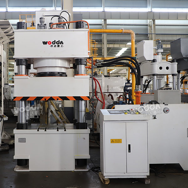 630噸四柱液壓機(jī) 630噸四柱液壓機(jī)