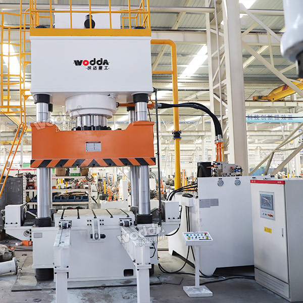 1000噸四柱液壓機(jī).jpg 1000噸四柱液壓機(jī).jpg