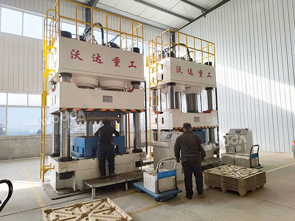 1600噸木屑托盤(pán)液壓機(jī) 1600噸木屑托盤(pán)液壓機(jī)