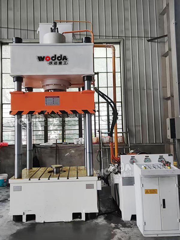 315噸四柱液壓機安裝完成