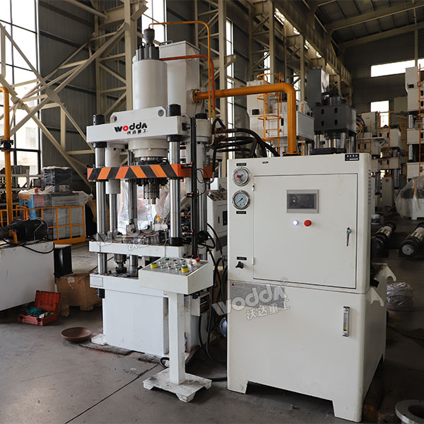 120噸汽車(chē)摩擦片成型液壓機(jī) 120噸汽車(chē)摩擦片成型液壓機(jī)