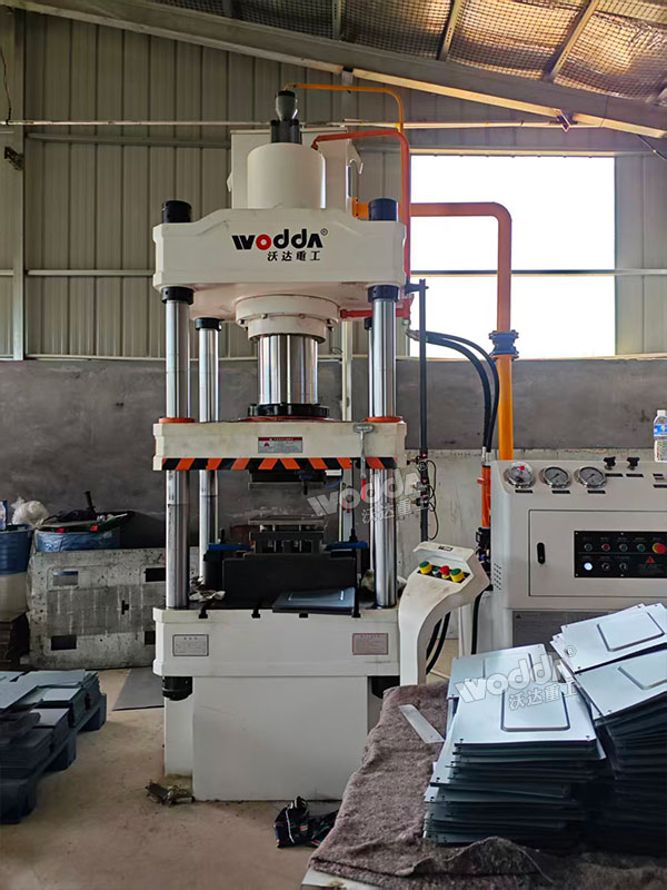 200噸金屬成型液壓機(jī)